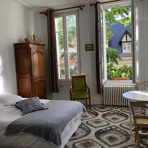 Camelia Quartier Thermal Grand Studio Au Calme Appartement Vichy